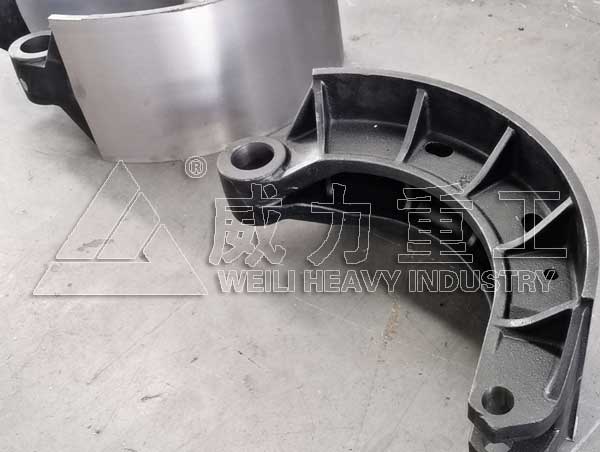 加工完成的汽車(chē)制動(dòng)蹄鐵